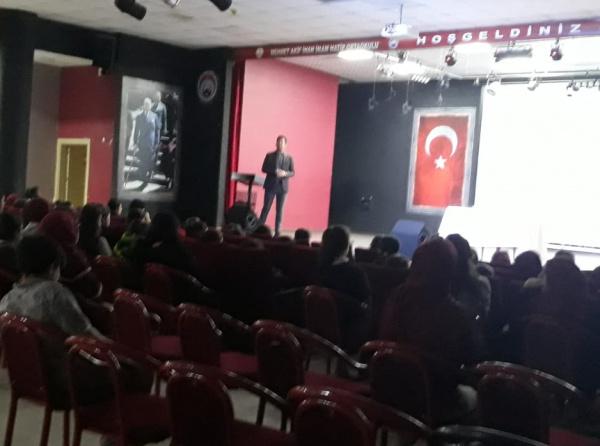 Mehmet Akif İnan İmam Hatip Ortaokulu Prof. Dr. Fuat SEZGİN´i Andı.